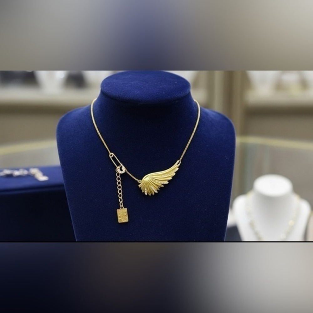 Rachel Roy angel wing 🪽 gold finish necklace w/crystals, logo tag 🏷️ safety-pin